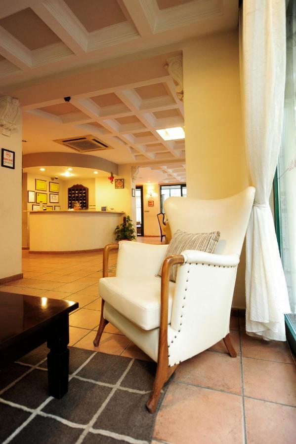 Uestuen Hotel Alsancak Esmirna Exterior foto