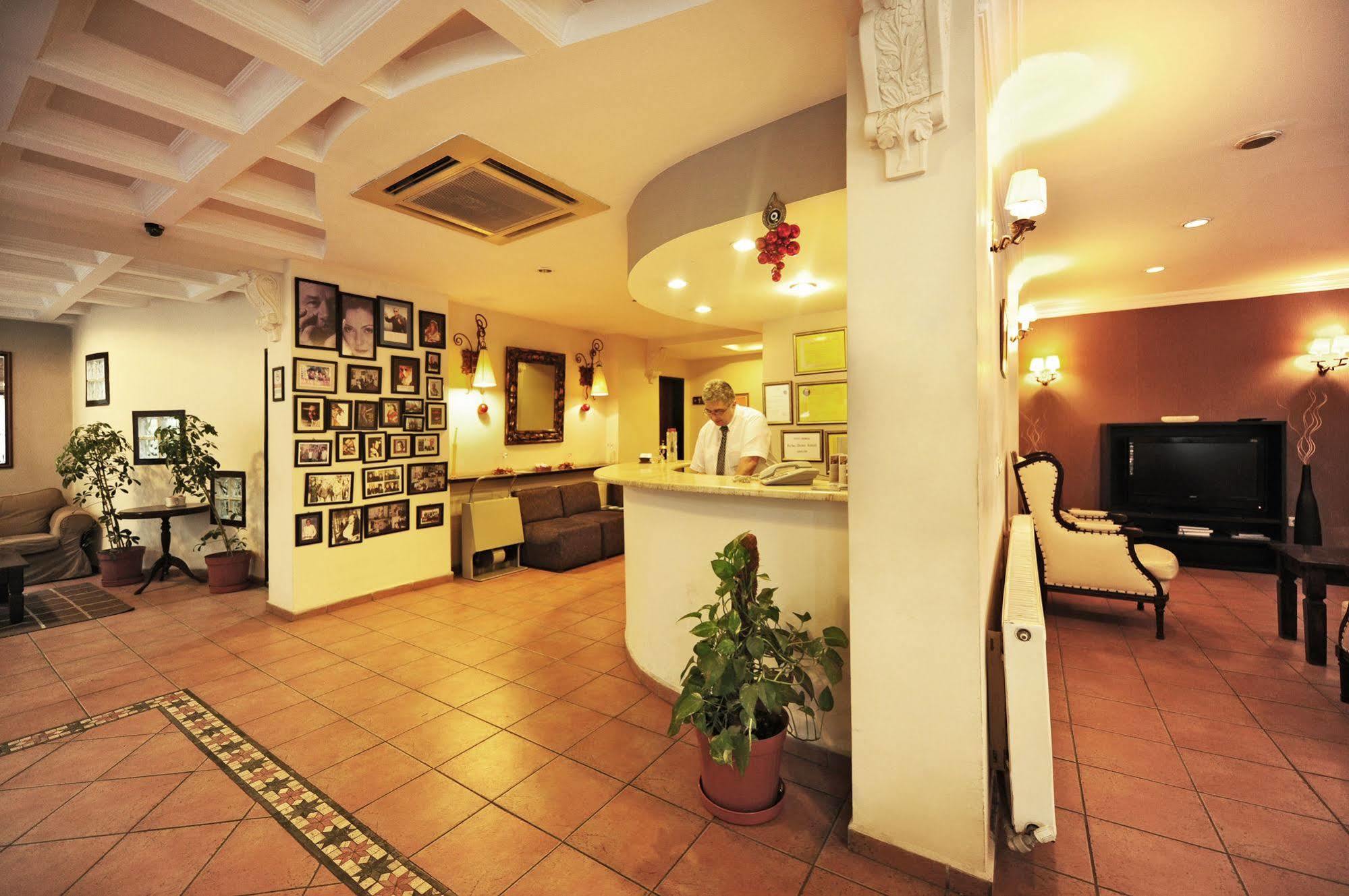 Uestuen Hotel Alsancak Esmirna Exterior foto