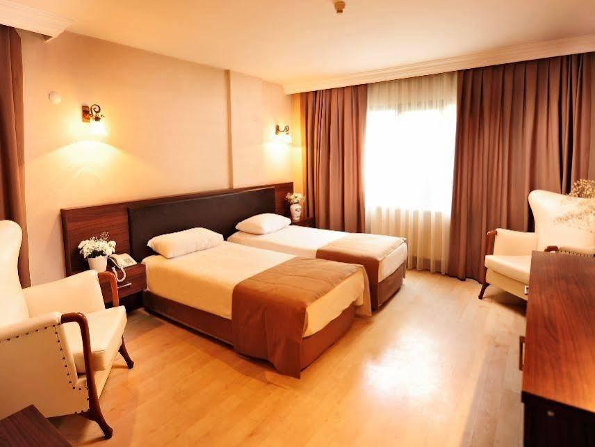 Uestuen Hotel Alsancak Esmirna Exterior foto